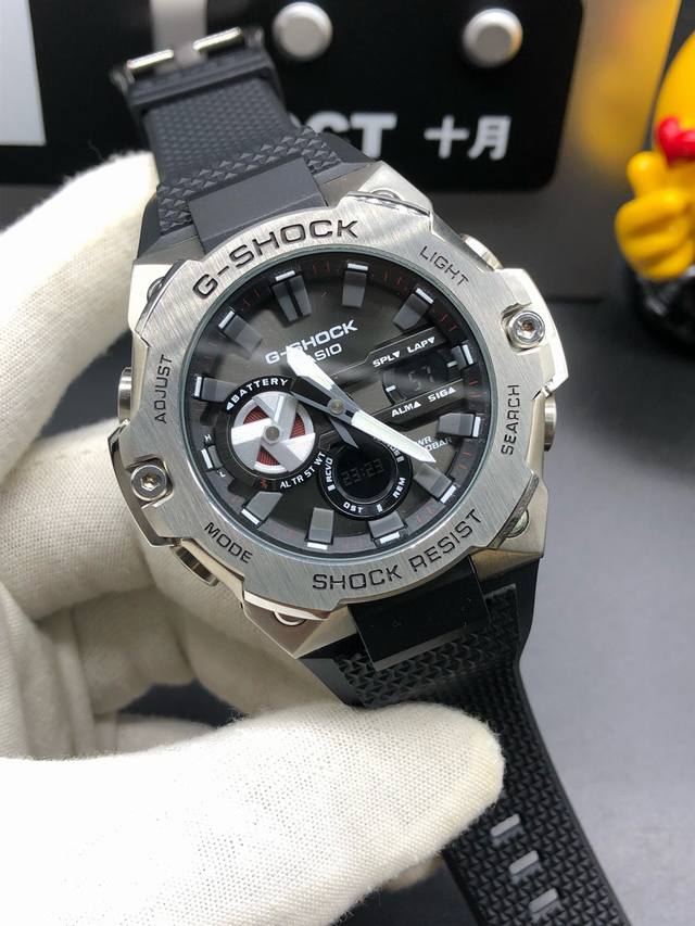 卡西欧Gst-B400-1作为G-Shock 的重点产品系列，G-Steel 以钢韧并济的强悍实力制霸腕间。以轻薄组件加以碳核心防护构造，保持了耐冲击性的基础上