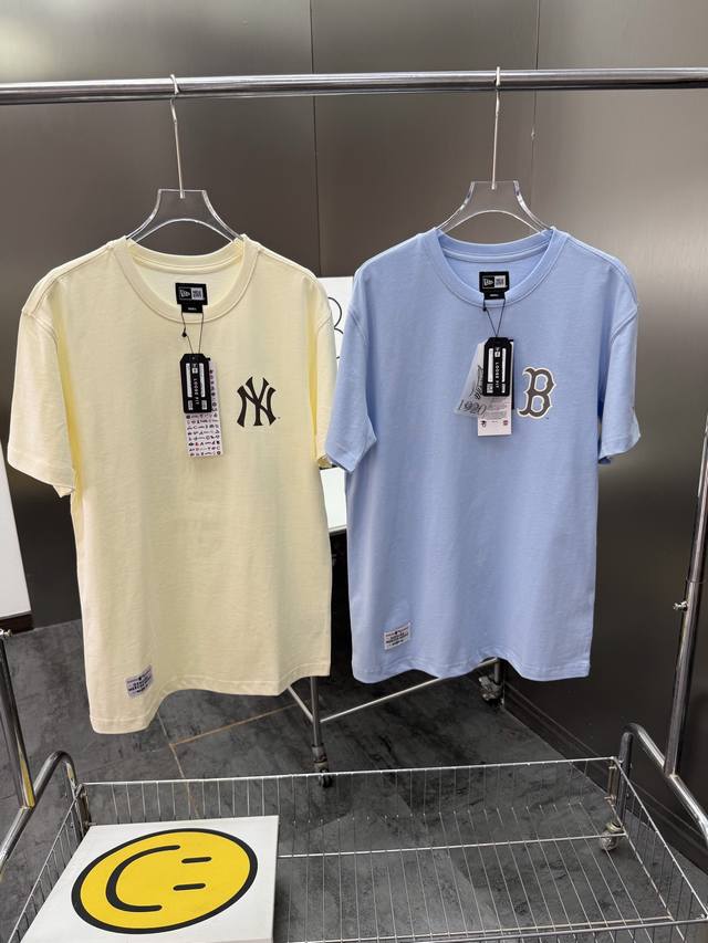 New Era纽亦华2025夏季新款Mlb纯棉短袖T恤Ny印花透气男女情侣潮三标齐 尺码：Smlxl 颜色：象牙白 浅蓝色 2025年夏季，它又为我们带来了一款