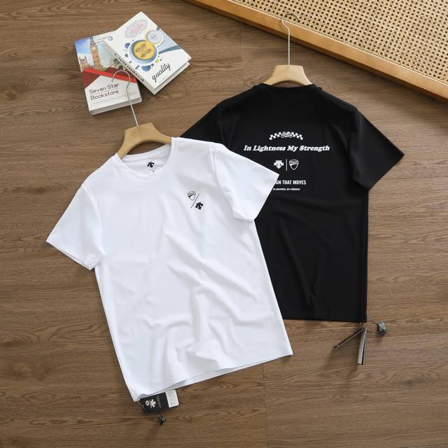 品牌：迪桑特 Descente 尺码：M-L-Xl-Xxl-Xxxl 颜色：黑色-白色 类型：男士户外速干无痕圆领T恤 材质：无痕冰丝速干面料 领型：圆领 袖长