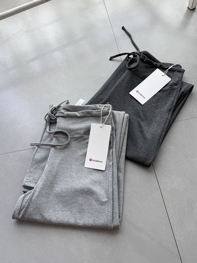 Lululemon露露乐檬25夏季冰蚕丝高腰针织休闲女士阔腿裤 官网旗舰同步在售680Logo是3M反光质地高级感！ 同时还具备必要的高科技性能。这种面料的特点