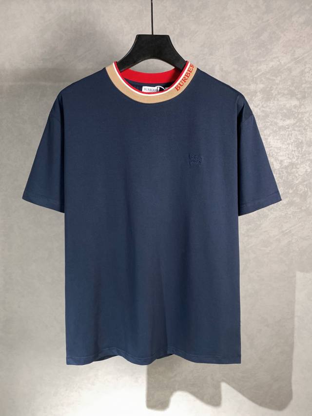 Burberry 巴宝莉 领口条纹字母圆领短袖T恤，面料采用高端冰感索罗娜面料，胸前小战马绣花 定制原版螺纹还原一比一，上身效果宽松休闲，百搭款，三标齐全 ，男