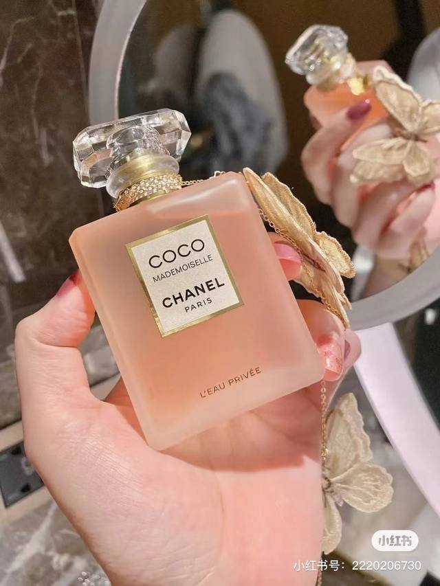 Chanel 香奈儿 20年香水新品磨砂可可小姐清新之水Coco Ml 清新之水亲密时刻 可可小姐香水系列轻灵淡雅的香氛诠释 苿莉精油与玫瑰花瓣相交织的柔美花香