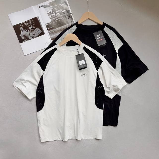 Arc'teryx 始祖鸟拼接短袖印花Logo户外运动休闲25Ss圆领套头T恤 追求品质生活的你，这件短袖T恤绝对是不二之选。触感细腻，经过精细工艺处理，耐磨耐