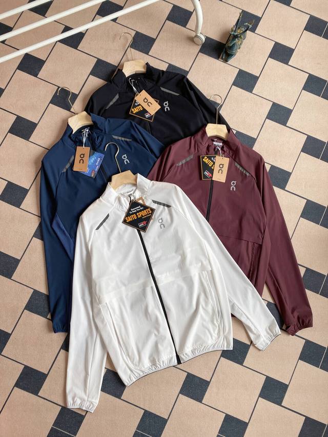 On昂跑 Weather Jacket Insulated轻量皮肤衣情侣款 户外轻量化跑步皮肤衣上新，On昂跑家专柜同款 采用功能性专业户外保护型针织材料92的