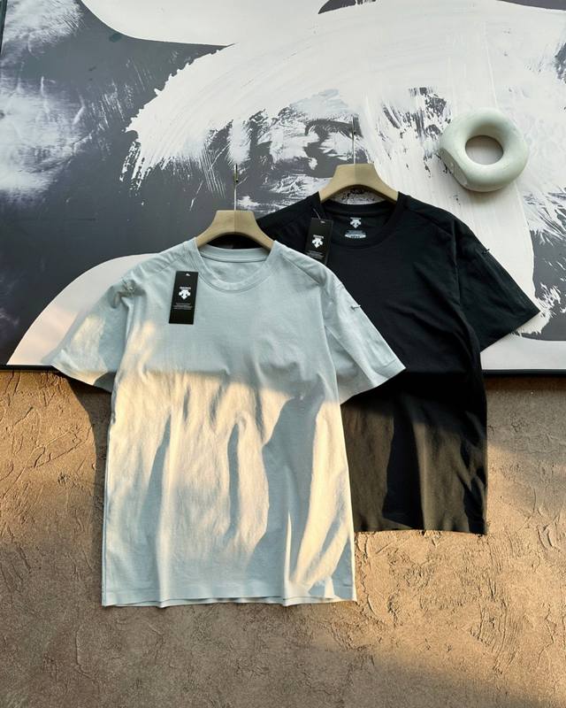 Descente迪桑特25Ss 新款经典冰丝速干T恤短袖， 特殊客供进口抗菌面料！吸湿冰感排汗无痕短袖 重磅打造最新款短袖T恤！！意犹未尽 这么简单却有着拍不完