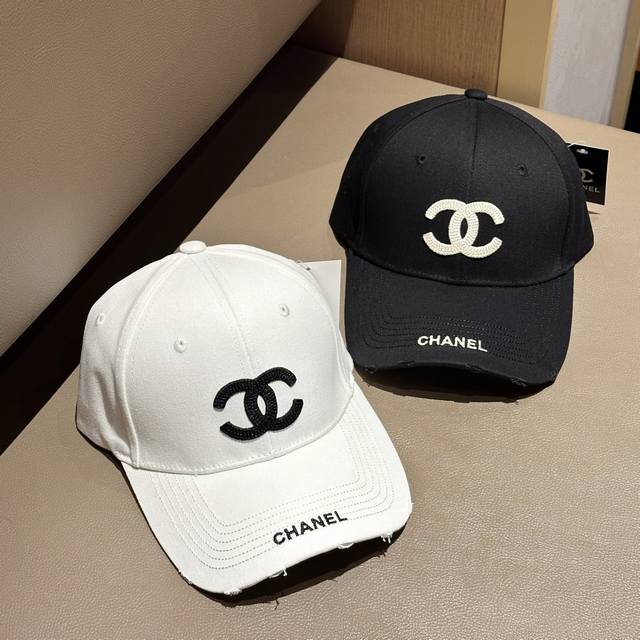 香奈儿Chanel官网同步上线原单品质 男女通用棒球帽 美邦麻棉地质面料 原版质量专柜 颜色：黑色 白色