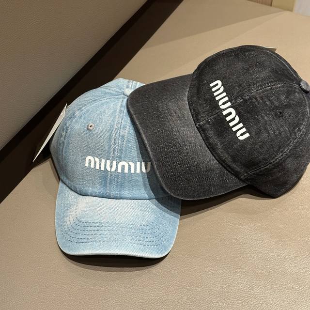 Miumiu新品牛仔棒球帽纯棉内里对格子轻盈透气。完美版型，立体刺绣精准无误，原厂品质，独家实物拍摄，男女适用！