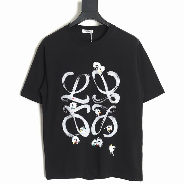 Loewe 罗意威 千与千寻系列煤球印花情侣圆领短袖 T恤-顶级版本 T077 男女同款 不挑年龄不挑身材不挑性别 经典不过时 面料手感非常舒服 质感超强 超级
