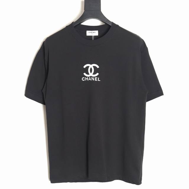 Chanel 香奈儿 经典小标Logo印花情侣圆领短袖 T恤-顶级版本 T054 男女同款 不挑年龄不挑身材不挑性别 经典不过时 面料手感非常舒服 质感超强 超