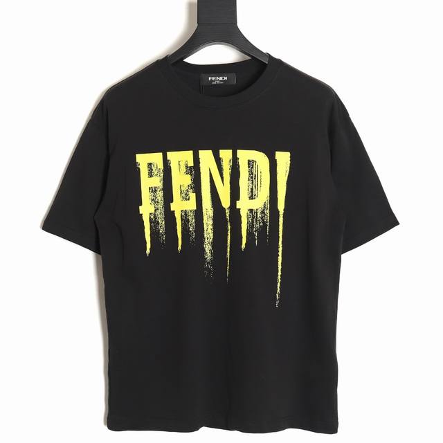Fendi 芬迪 流苏字母印花情侣圆领短袖 T恤-顶级版本 T024 男女同款 不挑年龄不挑身材不挑性别 经典不过时 面料手感非常舒服 质感超强 超级百搭好看的