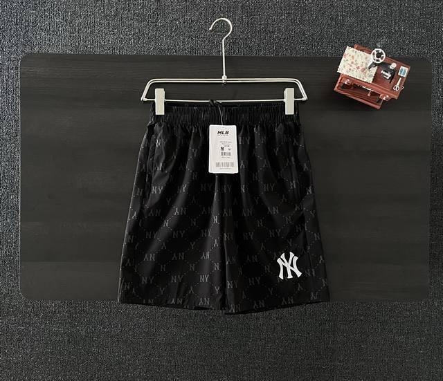 原单品质 Mlb Ny满印立体刺绣短裤，百灵达万针刺绣，立体饱满，肉眼可见的质感！侧边做了拉链口袋收设计，采用原版速干面料，透气性超级好，上身轻薄舒适，冰冰凉凉