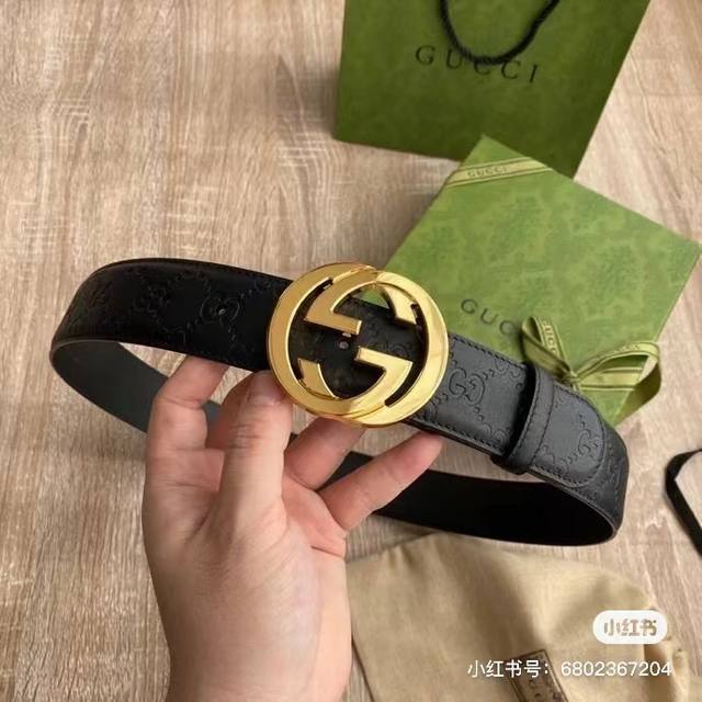 古驰Gucci 双扣头皮带男士配全套包装无以伦比的配饰正能量冲击所有男神圣装 爱美之心对菲期待 幻想每个新款都来自天使壁画般的天马行空巨作 送礼奈送正品款 狠货