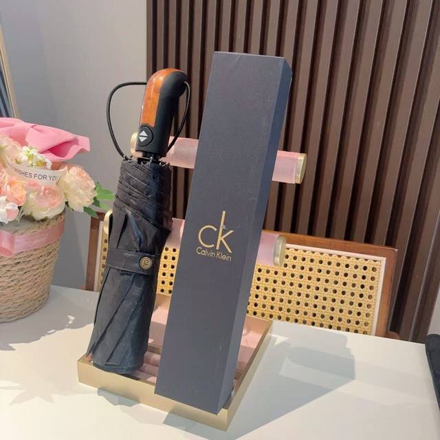 Ck 新款 男士 暗纹字母 三折手开折叠晴雨伞 做工精细 气质 时尚 炒鸡好看！防紫外线 人手必备 ！配礼盒 雨伞太阳伞遮阳伞
