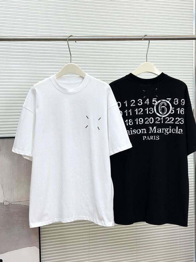 Maison Margiela 马吉拉Mm6夏季 做旧字母短袖 T恤 男女情侣款 做旧字母效果 短袖的底衫是100%纯棉亲肤透气 定织定染同版紧密螺纹~ 采用3