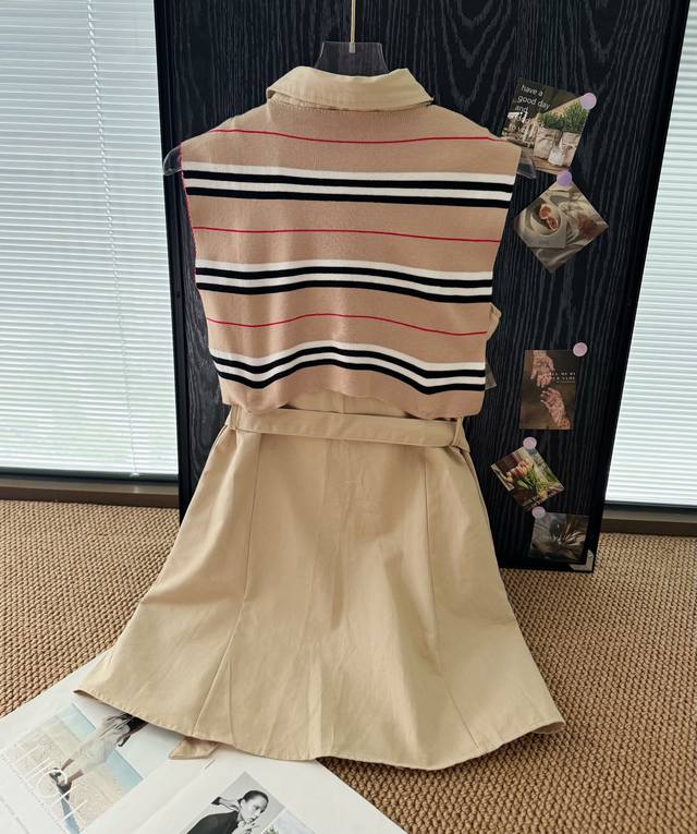 品名：Ralph Laure*拉夫小马绑带披肩背心连衣裙 尺码：M.L 颜色：卡其 老钱风设计感Polo领绑带连衣裙配披肩腰带，日常 通勤多个场合游刃有余，闭上