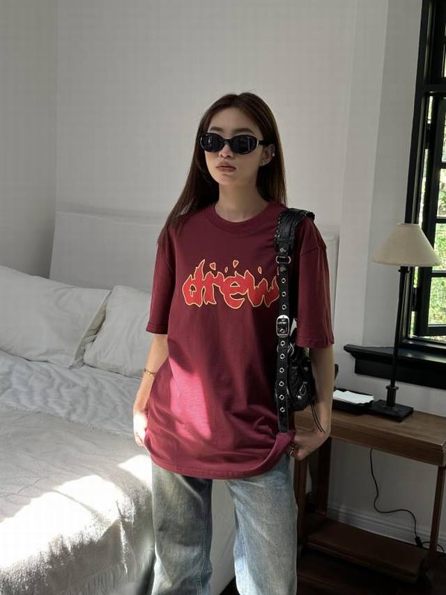 顶级版本 Drew House 笑脸最新款酒红字母火焰印花短袖T恤宽松版男女同款” 按Dw原版1:1复刻从面料到辅料全部跟Zp保持一致，面料：采用高级定制的32