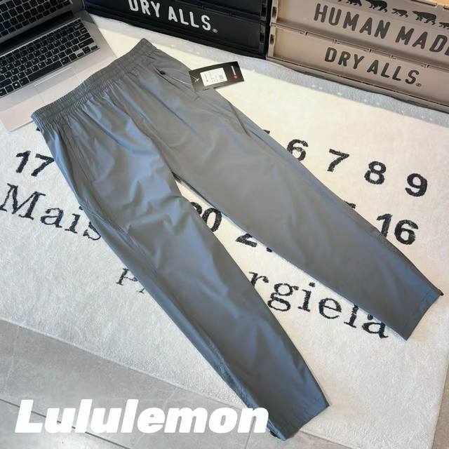 Lululemon露露Pace Breaker 男士速干运动裤 -面料：采用原版一比一定织定染速干面料。 -辅料：原版拆解开发，一比一定制的小标，领标，水洗，吊