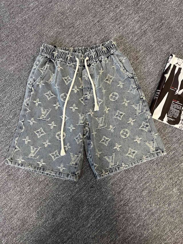 Louis Vuitton Lv路易威登24Ss新款满印五分裤牛仔短裤 男女同款百搭款采用质感十足高克重牛仔面料 最前端的潮流版型设计 裤子整体悬垂性很好 全身
