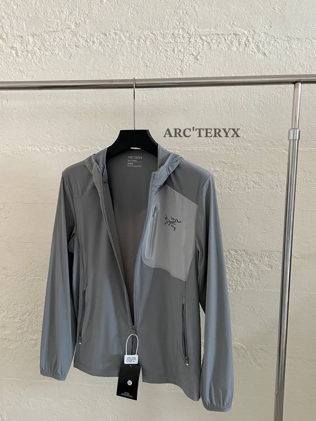 Arc‘Teryx 始祖鸟简约口袋清凉防晒皮肤衣 男女同款户外防晒服外套 适合在户外多变的天气冒险活动时穿着。虽轻薄但强度很大，方便携带 舒适贴身，弹力袖口 转