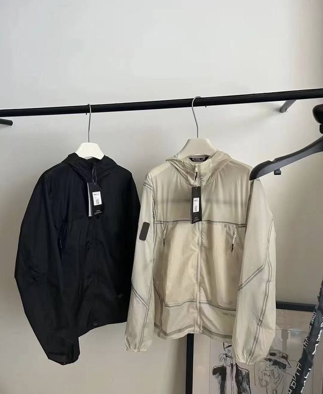 Arcteryx 始祖鸟Virgil同款裸感风壳防晒冲锋外套 System A系列 我真的是被深深地种草了 没有想过一个户外品牌可以把外套也做得这么的时髦 太好