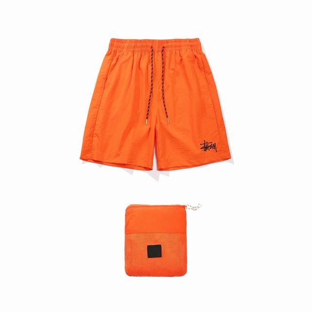 Stussy 斯图西速干可收纳休闲纯色字母印花松紧腰运动短裤 品牌故事 StüSsy 的作品深受冲浪文化和沙滩服饰的影响，并在之后成为了席卷全球的嘻哈文化与街头