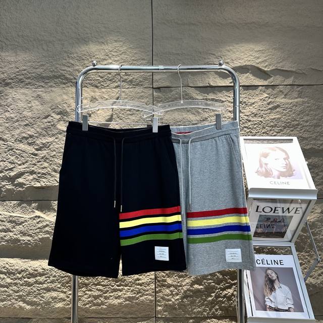 独家版本 ！专注高品质 ！三标齐全！ Thom Browne 汤姆.布朗 春夏经典彩色四杠抽绳针织休闲裤卫裤 Tb彩色四杠休闲运动风五分裤 舒适中腰 弹性抽绳收