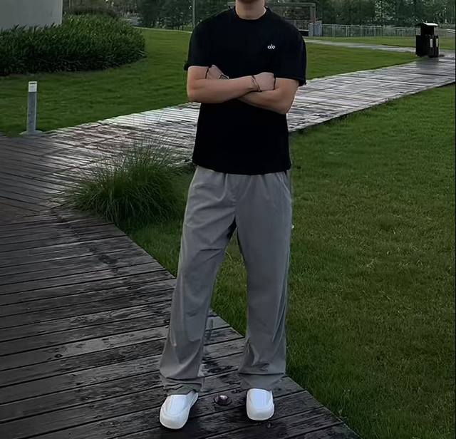 Arcteryx 始祖鸟户外Incendo压胶口袋梭织凉感防晒轻薄可调节裤脚立体裁剪长裤 选用40D锦氨面料 自带吸湿透气 凉感防晒的功能 设计上我们全部保留
