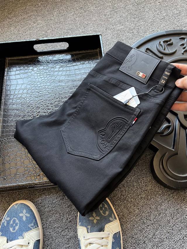 专柜顶奢牛仔！ 人气爆款！Moncler 蒙口专柜新品高级黑色高奢牛仔裤！恒隆在售万元级，款号：9269 蒙口家今年最新高定天竹纤维牛仔面料！优选国宝熊猫食用竹