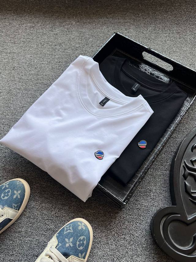 顶级高端桑蚕丝！ 人气爆款！Moncler 蒙口专柜新品高端丝光桑蚕丝圆领短袖T恤！恒隆在售千元级，款号：5592 蒙口家今年80支高端桑蚕丝丝光棉面料！定制高