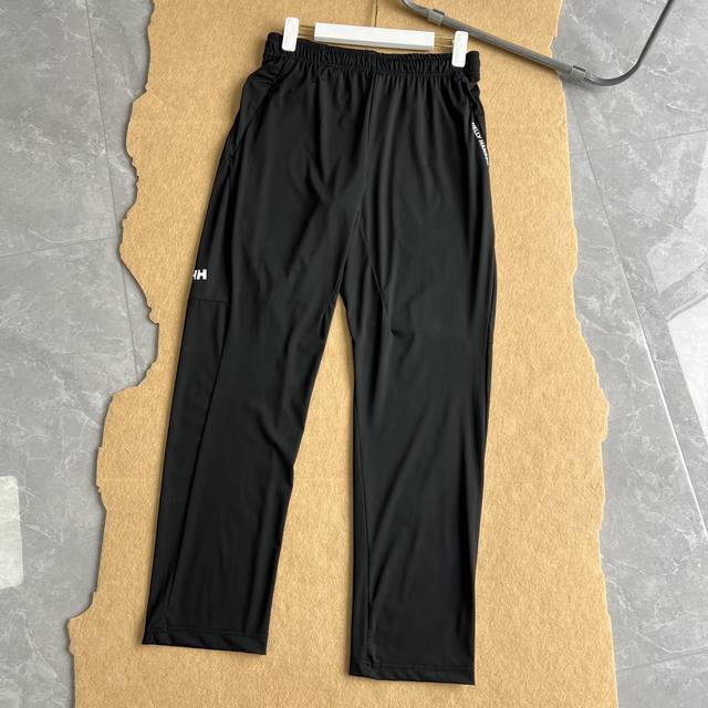 Helly Hansen 海丽汉森 Hh 字母腰带25夏男款日常运动防晒清爽凉感速干休闲针织长裤. Hh口袋字母梭织面料耐磨精致3D立体压胶Logo字母非常的具