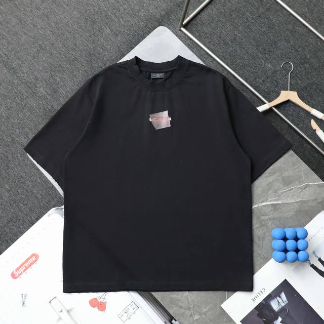 上新 顶级复刻 高端定制 Balenciaga 巴黎世家 新款字母刺绣压胶Logo做旧休闲短袖T恤 颜色：黑色 白色 购入原版开模打造，全套定制辅料，细节决定成