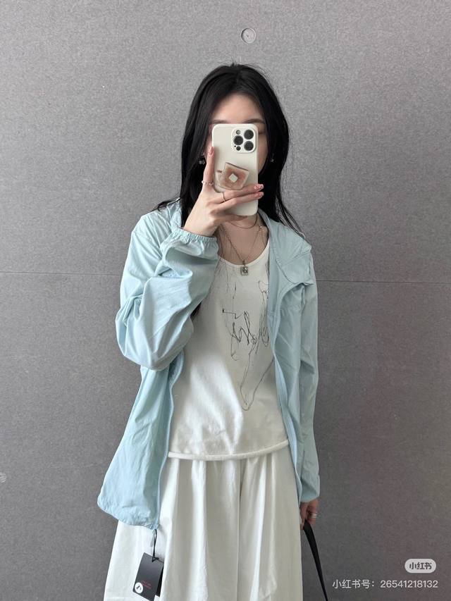 高品质，雪梨纸精包装 Arc’Teryx始祖鸟H系列暗纹方格肌能轻薄透气户外休闲防晒皮肤衣 夏季必备！ 防晒指数50+认证款！ 进口科技防晒面料 具备优异的透气