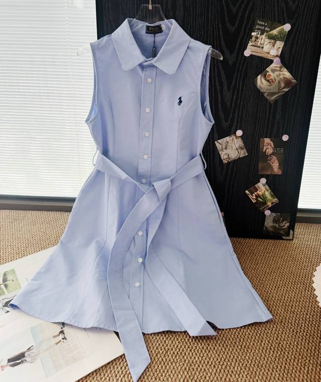 价格P： 品名： 高品质 拉夫小马标刺绣Polo无袖腰带衬衫连衣裙 尺码：S.M.L 颜色：蓝色 这条裙子不要太温婉，清纯校花老钱风。这条是最近超火的一件，上身