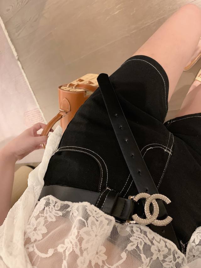 上新 小香 中古香牛仔短裤，配送腰带 颜色：蓝色 码数：Sml S码推荐： 80~ M码推荐： ～115 L 码推荐： 115～135