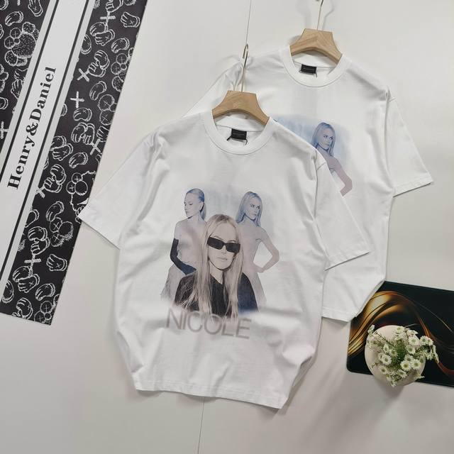 尺码Xs-L爆款推荐 Balenciaga 巴黎世家短袖T恤新鲜出炉的金 卡戴珊 直喷印花磨烂做旧短袖T恤 穿卡姐同款 享卡姐人生 本市场No.1的质量 真正天