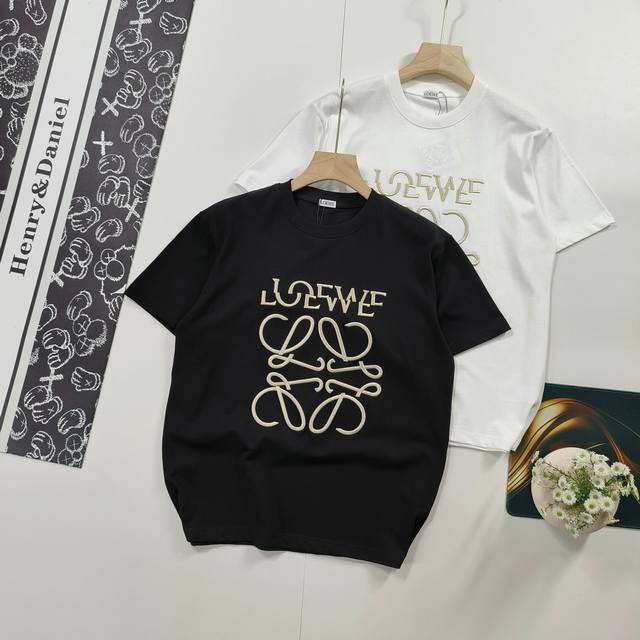 尺码Xs-L爆款推荐 2025夏装新品Loewe罗意威刺绣错位Logo短袖T恤 面料经过2次高温缩水固色 不变形不缩水不起球 正确Os版型 不省面料 只做穿上有