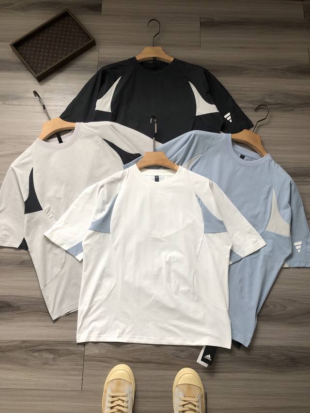 Adidas Fos系列 徽标Logo胶印 男女款运动吸湿透气舒适速干拼接圆领短袖T恤. 颜色：白色 浅蓝 灰色 炭黑 . 材质：索罗娜吸湿排汗速干面料. 工艺