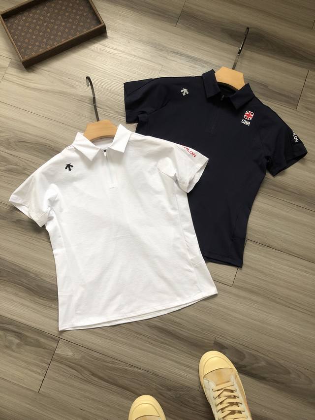 D家 Training系列 铁三国家队灵感 肩袖字母Logo印花 压胶门襟 女款运动户外吸湿透气速干翻领Polo衫. 颜色：白色 黑色. 材质：透气速干Toug