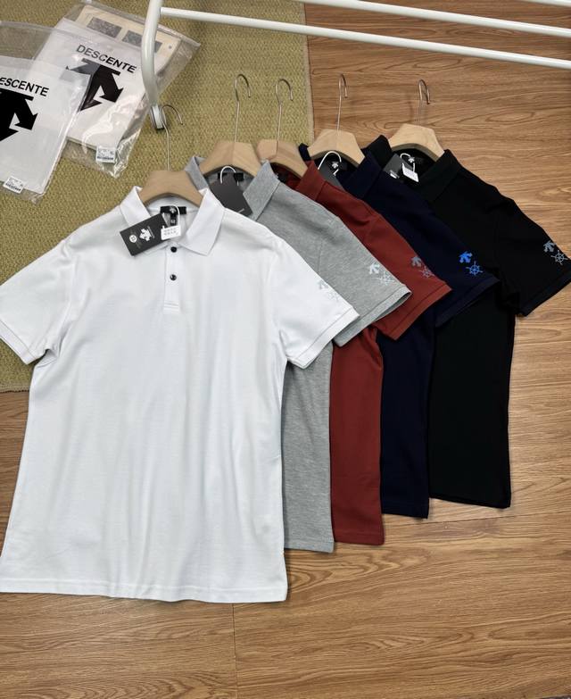 高品质，雪梨纸精包装 Descente 迪桑特25夏季新品！男士都市通勤休闲 %精梳丝光棉短袖Polo衫！十星推荐！原厂代工！品相一级棒！客供新疆长绒棉面料！