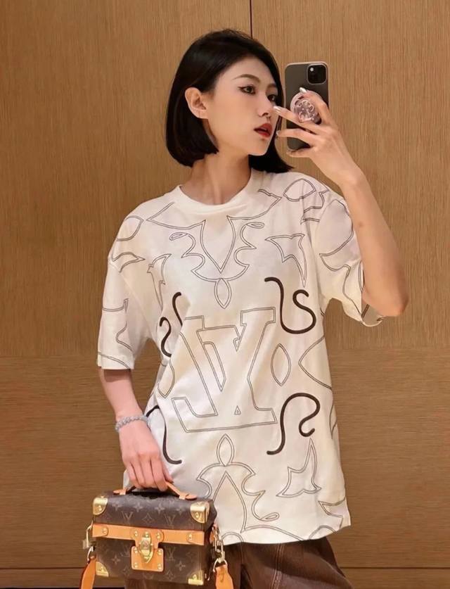 顶级复刻 Louis Vuitton Ss25 绞染印花宽松休闲圆领套头短袖T恤 情侣款 想和还在为日常穿搭烦恼？Louis Vuitton Ss25绞染印花短