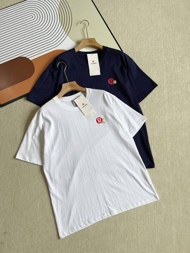 Lululemon 露露乐檬 情侣款短袖T恤 胸口字母植绒印花圆领短袖植绒印花情侣同款 全套包装 三标齐全 区别市场通货 随意对比纯棉280克高克重32支双纱