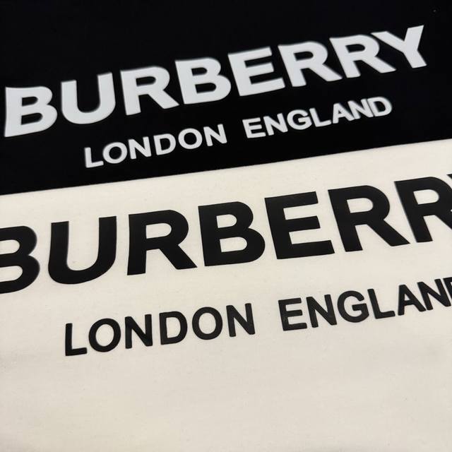 Burberry 巴宝莉春夏新款经典大Logo情侣短袖 穿上就是舒适自在 减龄又显瘦的存在，慵懒而随性，结合干净简单的色系就特别耐看，适合日常穿着～复古标识 显