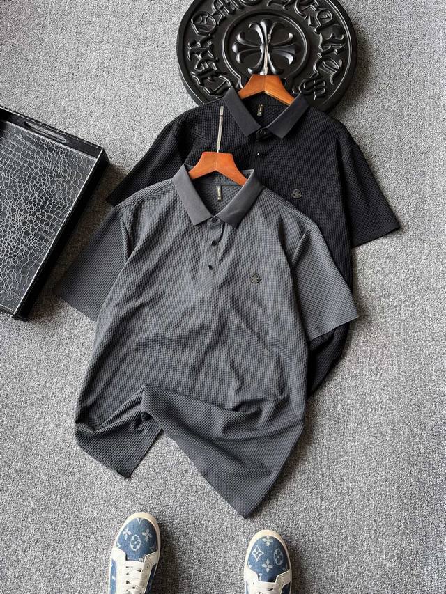 专柜顶级无痕！ 人气爆款！Moncler 蒙口专柜新品无痕锦氨短袖Polo衫！恒隆在售万元级，款号：2319 蒙口家今年最新研发冰氧液氨锦氨棉面料！表层做了3D