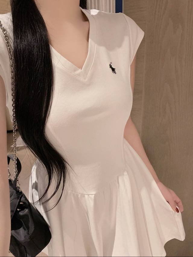 Ralph Lauren 拉夫劳伦Rl小马刺绣V领伞状连衣裙 款号：25672706143 颜色：黑色 白色 尺码：Sm S码80- 斤 M码 - 斤