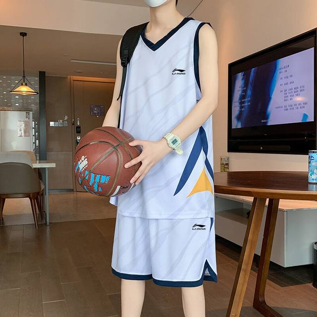 李宁25Ss新款高品质冰丝速干运动短裤背心运动套装！ 衣服裤子版型宽松 细节完美 采用梭织面料耐磨耐脏 立体裁剪宽松版型 进口硅胶印花反复水洗不会开裂脱落，男女