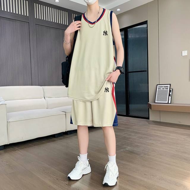 Mlb25Ss新款高品质冰丝速干运动短裤背心运动套装！ 衣服裤子版型宽松 细节完美 采用梭织面料耐磨耐脏 立体裁剪宽松版型 进口硅胶印花反复水洗不会开裂脱落，男