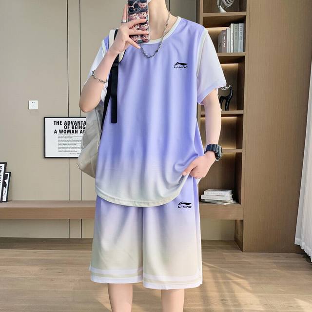 李宁25Ss新款高品质冰丝速干运动短裤短袖运动套装！ 衣服裤子版型宽松 细节完美 采用梭织面料耐磨耐脏 立体裁剪宽松版型 进口硅胶印花反复水洗不会开裂脱落，男女