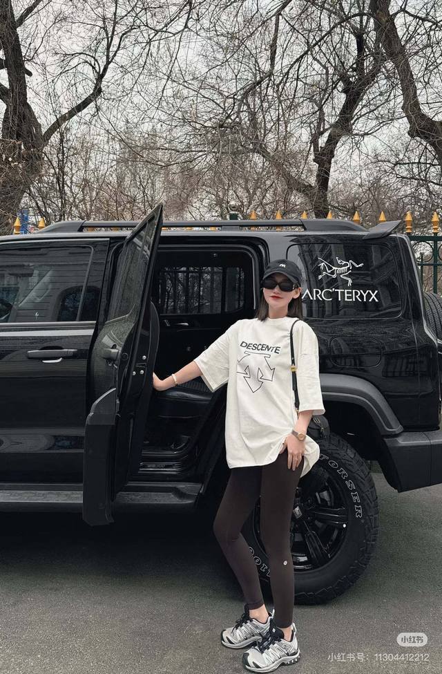 高品质 品名：迪桑特 Descente 25Ss 新款字母印花 宽松男女同款圆领纯棉短袖T恤 版型；宽松版 面料：330G全棉精梳棉 颜色： 白色 尺码M-L-