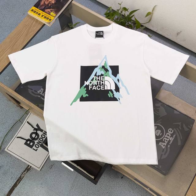 上新 款号：Dg25646 2025新款The North Face北面Tnf雪山图案Logo字母印花休闲情侣短袖T恤，经典图案设计，朋克不羁！！采用250G克