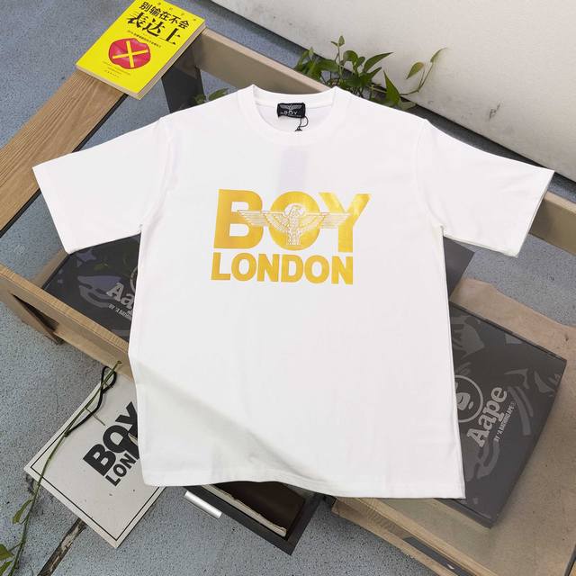上新 款号：Dg25626 2025新款Boylondon烫金大字母老鹰翅膀朋克风Logo图案印花休闲情侣短袖T恤，经典图案设计，朋克不羁！！采用250G克重纯